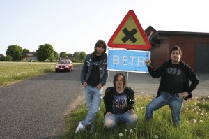 Beth ligger två mil utanför Jönköping. Gruppen Danger Avenue vill spela här nästa år!