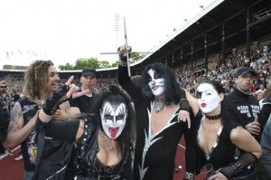 Även detta Kiss saknade sin Ace.