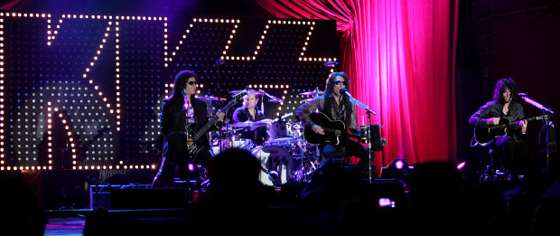Kiss akustiska spelning i San Manuel Indian Bingo and Casino